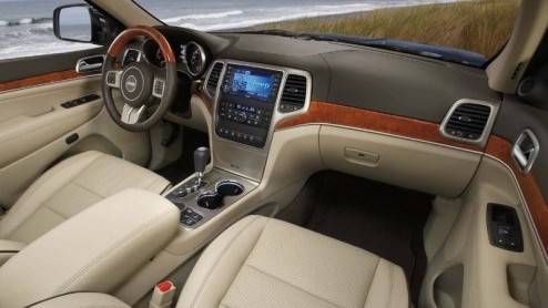 De Jeep Grand Cherokee staat op het punt te worden opgevolgd. De productiefaciliteit in Detroit is inmiddels up and running om de eerste nieuwe exemplaren van de band te laten rollen. In het najaar ko