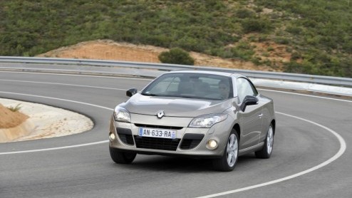 Renault maakt de Mgane-familie wel heel luchtig compleet. De zesde en laatste telg van het gamma is namelijk de Coupe-Cabriolet, wederom met inklapbare hardtop en panoramisch glazen dakdeel. Kennisma