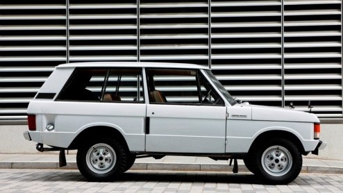 De Range Rover, wie kent m niet? Het imposante, veelzijdige topmodel van Land Rover viert deze maand als derde generatie zijn 40e verjaardag. Het feest wordt in oktober op de Autosalon van Parijs nog