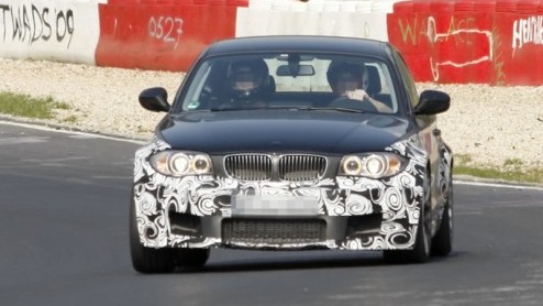 Een voorbij razende BMW 1-serie Coup in dikker, gecamoufleerd pak deed al het vermoeden rijzen dat BMW nog iets bijzonders van plan is; een regelrecht topmodel 1-serie. De Duitsers hebben inmiddels b