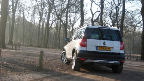 Met angst en beven hebben we uit moeten kijken naar de komst van de Skoda Yeti. Eenmaal uit de doeken bleek het echter een kleine vriendelijke reus, waarmee de Tsjechen inspelen op het nog steeds groe