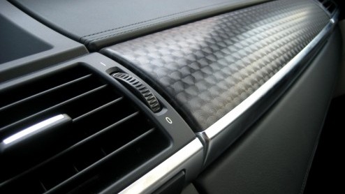 Met de 7-serie en X6 ActiveHybrid heeft BMW onlangs voor het eerst de weg van hybridetechniek bewandeld. En laten we eerlijk wezen, gezien de aanwezigheid van een 4.4 liter V8 biturbo en twee elektrom