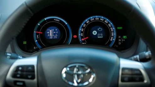 Kijk, zo gaat dat. Nog voordat de nieuwe Toyota Auris Full Hybrid bij de dealer staat is het 1100e koopcontract al getekend. Het tweede hybridemodel van de Japanners staat namelijk pas begin augustus
