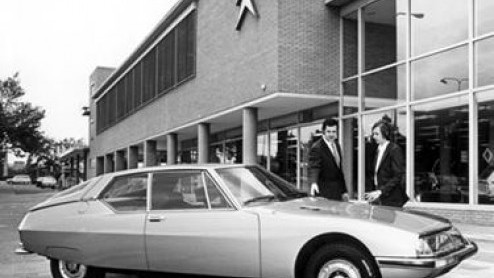 Citron staat op passende wijze stil bij de SM, die nu 40 jaar geleden werd gentroduceerd. De anniversaire van Sa Majest  voorzien van Maserati V6! - wordt gevierd door aankomend weekend zoveel m