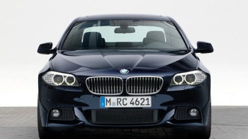 Na de zomer vangt traditiegetrouw het nieuwe modeljaar aan. De tijd om updates zoals nieuwe motoren, accessoires en aanpassingen aan modellen door te voeren. Zo krijgt de 5 Serie extra diesels en opti