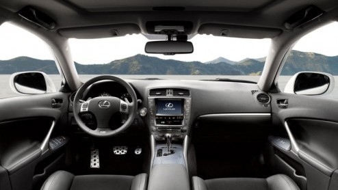 Lexus presenteert eind september op de Autosalon van Parijs de vernieuwde Lexus IS met een scherper, sportiever uiterlijk. Het gamma breidt uit met een tweede diesel IS 200d, de bestaande motoren word