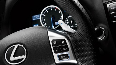 Lexus presenteert eind september op de Autosalon van Parijs de vernieuwde Lexus IS met een scherper, sportiever uiterlijk. Het gamma breidt uit met een tweede diesel IS 200d, de bestaande motoren word