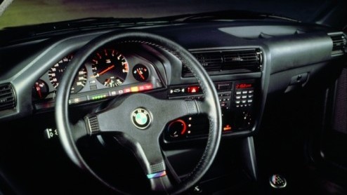 Een bijzondere maand voor BMW. Terwijl de productie van de M5 deze week is gestaakt - de nieuwe M5 maakt immers zijn opwachting - behoort de BMW M3 nu 25 jaar in de familie. Dat verdient een toelichti