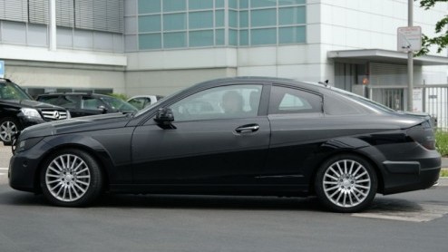 Met het uitfaseren van de Mercedes-Benz CLC  een soort ingekorte C-Klasse met twee deuren  is er in het modelprogramma van de Duitsers ruimte voor iets nieuws. Hier zien we het rijdende bewijs dat M