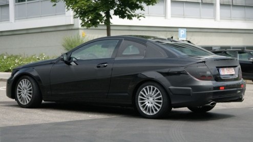 Met het uitfaseren van de Mercedes-Benz CLC  een soort ingekorte C-Klasse met twee deuren  is er in het modelprogramma van de Duitsers ruimte voor iets nieuws. Hier zien we het rijdende bewijs dat M