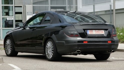 Met het uitfaseren van de Mercedes-Benz CLC  een soort ingekorte C-Klasse met twee deuren  is er in het modelprogramma van de Duitsers ruimte voor iets nieuws. Hier zien we het rijdende bewijs dat M