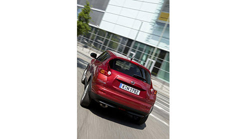 De nieuwe Nissan Juke is een typisch gevalletje van 'you hate it or love it'. Naar die grote koplampen met kikkerogen en de buitengewoon scherp afgesneden kont met 370Z-achtige achterlichten moet je i