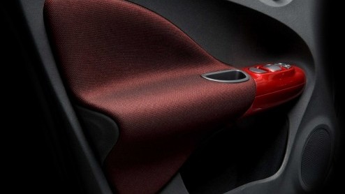 De nieuwe Nissan Juke is een typisch gevalletje van 'you hate it or love it'. Naar die grote koplampen met kikkerogen en de buitengewoon scherp afgesneden kont met 370Z-achtige achterlichten moet je i