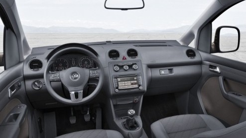 Het is bijna geen verrassing, maar wel nieuws; Volkswagen heeft nu ook de Caddy vernieuwd. De populaire besteller presenteert zich in een nieuwe gedaante met het laatste design-DNA in de neus en het i