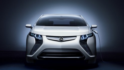 De Opel Ampera beleeft zijn Nederlands publieksdebuut op Amsterdam Sail 2010 van 19 tot en met 23 augustus. De elektrische bolide met range extender is live te bewonderen op het Azartplein. Een tweede