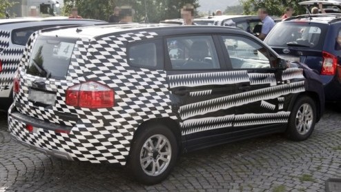 Het is weer even geleden dat we levenstekenen hebben vernomen van de Chevrolet Orlando. De Amerikanen willen deze ruimte MPV met crossover trekjes vanaf begin volgend jaar in de markt zetten en rijden