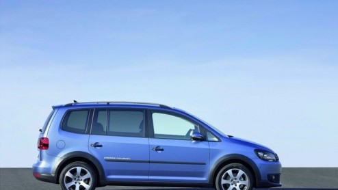We konden er de klok op gelijk zetten dat Volkswagen ook de CrossTouran in een nieuw jasje zou steken. Vanaf vandaag is dat, getuige officile beelden - realiteit.