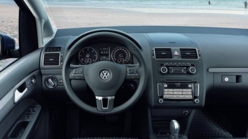 We konden er de klok op gelijk zetten dat Volkswagen ook de CrossTouran in een nieuw jasje zou steken. Vanaf vandaag is dat, getuige officile beelden - realiteit.