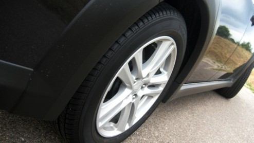 Subaru dacht na hoe de Impreza op extra aandacht kan rekenen. De Japanners namen daarbij naar eigen zeggen een crossover ter inspiratie. Resultaat? De Impreza XV, met robuuste looks en bijpassend inte