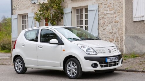 Een stadsauto is niet compleet zonder navigatiesysteem, moet Nissan gedacht hebben. Daarom is hun kleinste telg uit de vloot Pixo er tijdelijk ook als Connect Edition met TomTom navigatiesysteem, zo