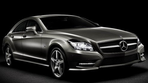Na diverse uitgelekte brochures stuurt Mercedes nu de eerste officile foto's van de nieuwe CLS de wereld in. De vierdeurs coup debuteert op de autosalon van Parijs en staat begin volgend jaar bij de