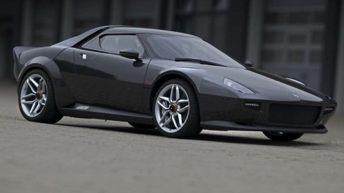 Niet Lancia maar Pininfarina blaast de Stratos nieuw leven in. De Italiaanse carrosseriebouwer bouwt deze one-off voor een Duitse klant, die blijkbaar goed in de slappe was zit.