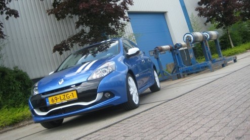In een tijd van downsizing en turbokracht zijn veel pks onder de kap een fluitje van een cent te realiseren. Steeds vaker worden we verwend met klein maar krachtig, soepel en zuinig. In die optiek