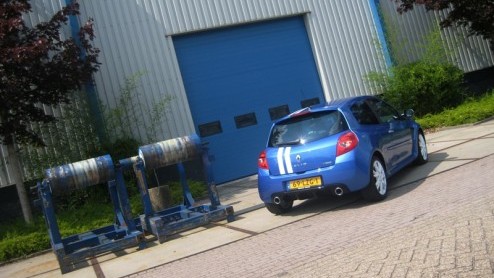 In een tijd van downsizing en turbokracht zijn veel pks onder de kap een fluitje van een cent te realiseren. Steeds vaker worden we verwend met klein maar krachtig, soepel en zuinig. In die optiek