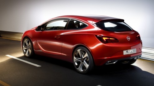 Na spionagebeelden, geruchten en designschetsen is nu het moment van de waarheid aangebroken. Opel geeft de eerste fotos van de Astra GTC conceptcar vrij, de sportief getinte driedeurs hatchback die