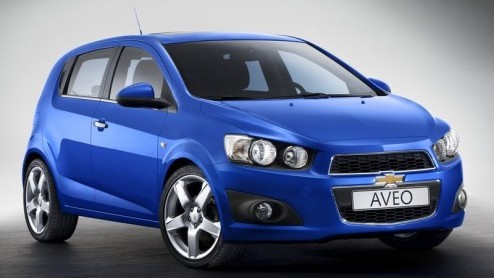 Dit is 'm dan, de nieuwe Chevrolet Aveo! Nog voor de presentatie van de kersverse compacte hatchback op de Autosalon van Parijs zijn nu de eerste beelden van het definitieve resultaat beschikbaar. De
