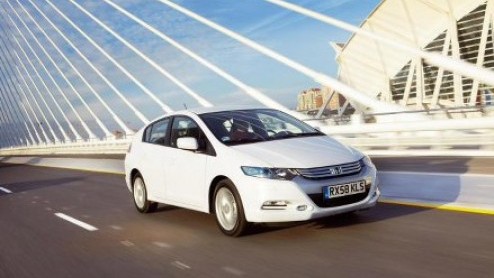 Nu er steeds meer zuinige auto's worden gekocht die volgens de huidige fiscale regels vrijgesteld zijn van wegenbelasting, beweren boze tongen dat deze maatregel binnenkort wel eens verleden tijd kon