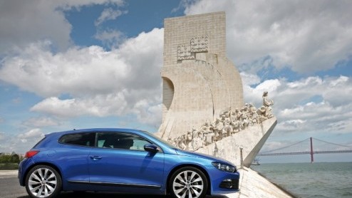 Tegelijkertijd met de intrede van voordelige optiepakketten voor de Passat CC doet Volkswagen een soort gelijk kunstje bij de Scirocco. De nieuwe Executive (Plus) en Dynamic pakketten zijn tijdelijk a