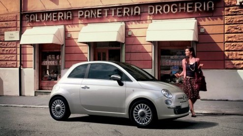 De eerste exemplaren van de superzuinige Fiat 500 TwinAir druppelen ons land binnen en dan is het goed te weten wat deze Italiaan met tweecilinder moet gaan kosten. Prijzen beginnen bij 13.795 euro.