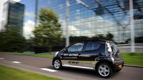 Men neme een Citron C1, rijden langs Electric Cars Europe en zie daar, de e-C1! Een vierzits elektrische aangedreven auto met 120 kilometer actieradius die nu leverbaar is.