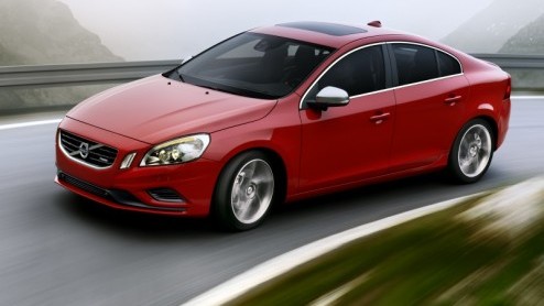 Als Volvo met de S60 en V60 de sportiefste Volvo ooit in handen denkt te hebben, mag een beetje extra hulp van R-Design niet ontbreken. Daartoe pakken de Zweden sportief uit met een sportonderstel en