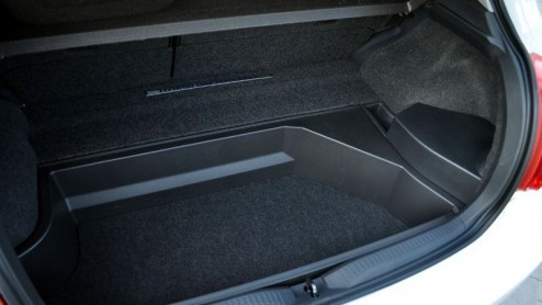 De Toyota Auris Hybrid zou volgens zijn makers even zuinig zijn als de Prius. Met andere woorden, het geforceerd windtunnel design van de Prius is dus van ondergeschikt belang. Waarom kwam Toyota in 1