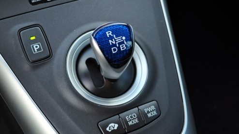 De Toyota Auris Hybrid zou volgens zijn makers even zuinig zijn als de Prius. Met andere woorden, het geforceerd windtunnel design van de Prius is dus van ondergeschikt belang. Waarom kwam Toyota in 1