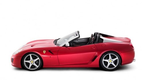Ferrari showt in Parijs de meest exclusieve Ferrari ooit; Sa Aperta, een open versie van de 599 met V12 benzinemotor. Daarvan worden er 80 gemaakt en die zijn allemaal al verkocht.