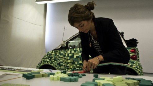 Nou bijna dan. Een smart is normaliter opgebouwd uit een veilige tridion kooi en bedekt met kunststof panelen in diverse kleuren. Smart reed echter langs bij Cartondruck, een producent van verpakkings