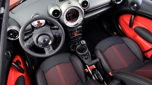De Mini, -Clubman en -Cabrio hebben allemaal n ding gemeen; je koopt ze voor hun rijplezier en looks, ruimte is gewoon bijzaak. Allemaal leuk en aardig, maar wat nou als je als Mini rijder (al dan n
