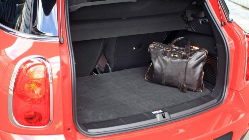 De Mini, -Clubman en -Cabrio hebben allemaal n ding gemeen; je koopt ze voor hun rijplezier en looks, ruimte is gewoon bijzaak. Allemaal leuk en aardig, maar wat nou als je als Mini rijder (al dan n