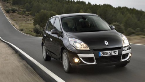 Renault slaat aan het downsizen. De 1.9 dCi wordt langzaam vervangen door de zojuist gepresenteerde 1.6 dCi. Het verbruik ligt ongeveer 20% lager terwijl de diesel toch sterk is in zijn soort; 130 pk