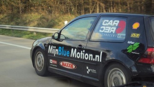 Van Amsterdam naar Stockholm zonder te tanken? Joan Lindhout heeft het met zijn Golf TDI MijnBlueMotion voor elkaar gekregen. Doel? 1 op 30 halen. Na de 1615 km lange zuinigheidsrit bleek er zelfs n