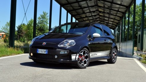 Enkele jaren geleden heeft de Fiat Group het merk Abarth nieuw leven in geblazen met de Abarth Grande Punto en 500. Niet zonder succes. Ook van de nieuwe Punto (Evo) is er nu een sportieve versie, net