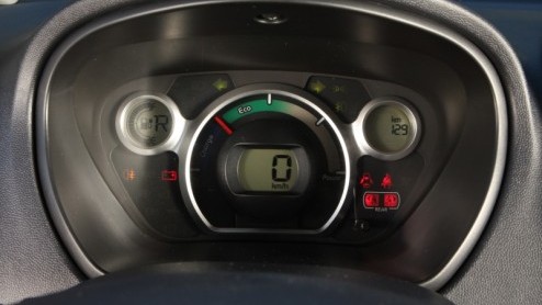 Parijs. Een altijd levendige metropool met ruim twee miljoen inwoners, duizenden toeristen en een permanent spitsuur. Geen ideale omgeving om kennis te maken met een nieuwe auto. Mitsubishis i-MiEV p