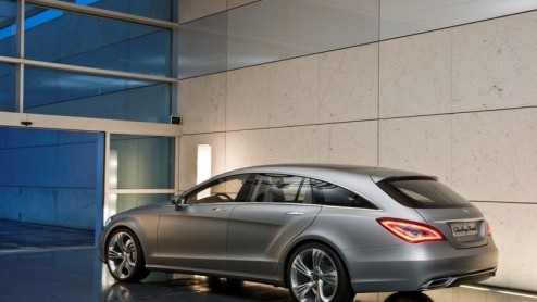 Terwijl we nog maar kort geleden met de nieuwe Mercedes-Benz CLS-Klasse op pad zijn gegaan, doemt bij Das Haus een nieuwe variant op. De gepresenteerde CLS Shooting Brake, een soort zeer superchique,