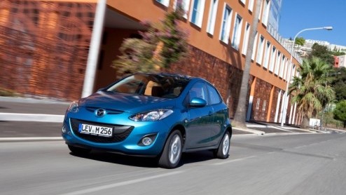 Er zijn van die facelifts waarbij je drie keer moet kijken om te zien wat er anders is. De nieuwe Mazda2 is daar een goed voorbeeld van, want de vernieuwing zit in slechts kleine dingen. Door zijn s