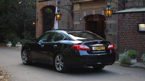 Audi, BMW en Mercedes-Benz, het zijn de top-3 merken die het in Europa voor het zeggen hebben met premium modellen. Lexus probeert er sinds 1990 een stokje tussen te steken en sinds krap twee jaar is