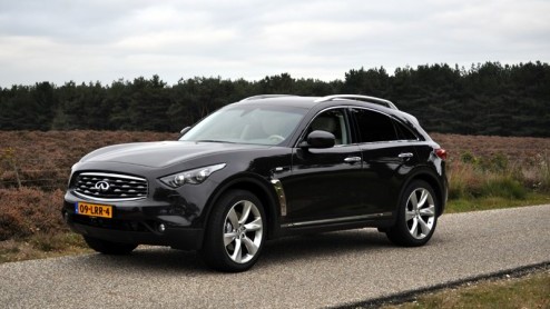 De Infiniti FX-serie is geen onbekend type in ons land. Ook al is het merk pas sinds 2008 officieel actief in Nederland, via grijze import zijn de jaren daarvoor een handvol FX-en naar ons land gehaal