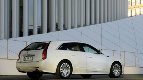 Als alternatief voor de overwegend Duitse gevestigde orde, zoals de BMW 5-serie Touring, Audi A6 Avant of Mercedes E-klasse Estate biedt Cadillac in deze klasse sinds kort de CTS Wagon. Een opvallende